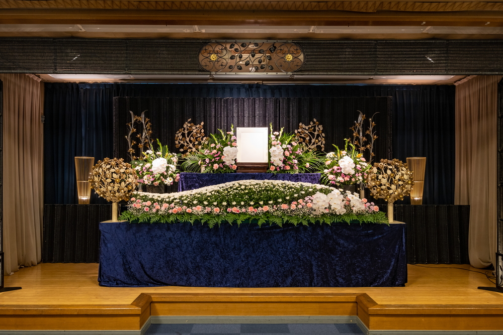 石巻葬儀社/石葬会館の本館1階生花祭壇