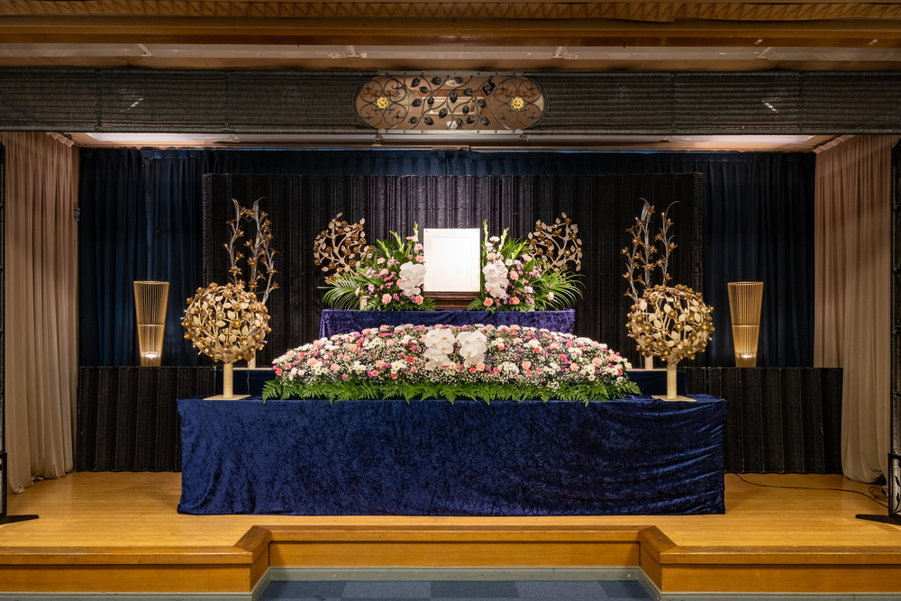 石巻葬儀社/石葬会館の本館1階生花祭壇